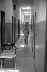 Black And White British Images Drucke: School Corridor