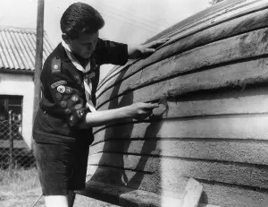 Vintage Boat Images Drucke: Scouring The Bottom