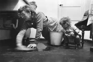 Vintage Black And White Images UK Drucke: Scrubbing