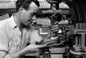 Industrial Machinery Images Drucke: Shoemaker