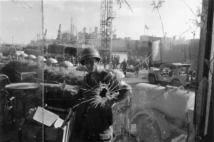 Suez Crisis Drucke: Shot Window
