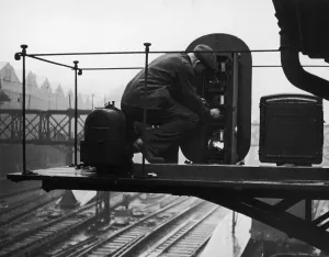 Electrician At Work Drucke: Signal Checking