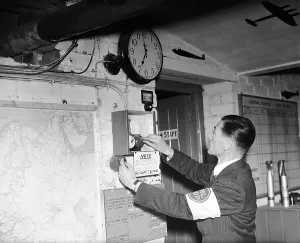World War II Britain Drucke: Siren Operator
