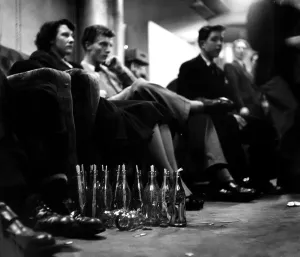 Vintage Music Festival Drucke: Sitting It Out