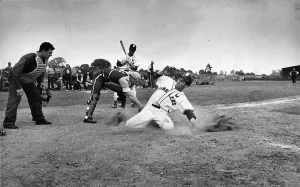 Vintage Sport Photography UK Drucke: Sliding In