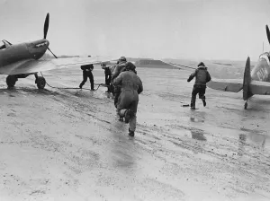 Black And White War Photo Drucke: Spitfire Scramble