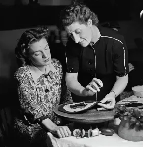 Historical Fashion Photography Drucke: Stitching Technique