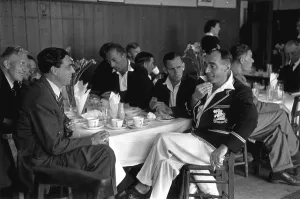 Vintage Cricket Players Drucke: Taking Tea