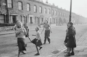 Vintage Children At Play Drucke: Tig Or Tag