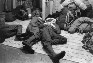 Queen Mary Liner Drucke: Troops On Board