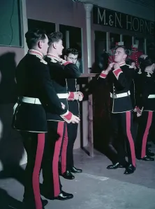 Royal Coronation Ceremony Drucke: Troops Fitting