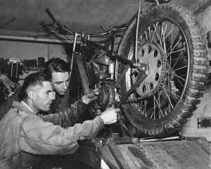 Black And White Motorcycle Photos Drucke: Tuning Up