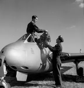 Black And White Aircraft Photos Drucke: Vampire Flyer