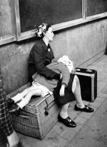 Mother Child Portrait Drucke: Waiting For Train