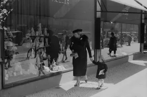 Berlin Street Scene Drucke: Window Display