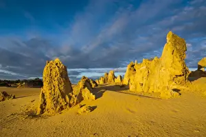 Desert Landscape Images Drucke: The Pinnacles limestone formations, Nambung National Park, Western Australia