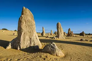 Blue Sky Outdoor Photography Drucke: The Pinnacles limestone formations, Nambung National Park, Western Australia