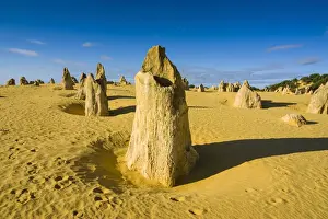 Western Australia Tourist Attractions Drucke: The Pinnacles limestone formations, Nambung National Park, Western Australia