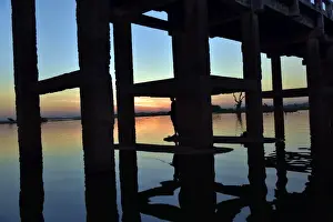Buddhist Architecture Style Drucke: Reflection with dramatic sky sunset Asia