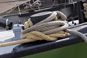 Daytime Exterior Photography Drucke: Ropes