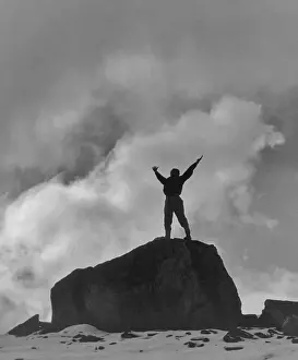 Black And White Outdoor Photography Drucke: Shouting At The World