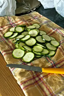 Vegetarian Food Pictures Drucke: Sliced courgette