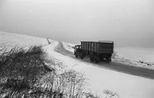 Black And White Winter Landscape Drucke: Slow Going