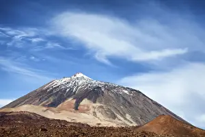 Spanish Volcanic Landmark Drucke: Snow-capped Mount Teide