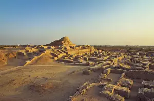 Bilder Datiert 4. Februar 2014: Sonnenuntergang in Mohenjo-Daro