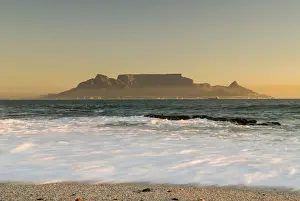 Table Mountain Panorama Drucke: Table Mountain, Lions Head and Devils Peak in the evening light