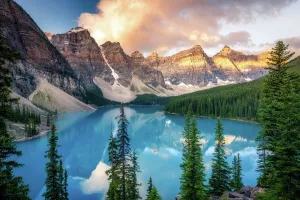 Drucke von Moorsee Loch Moraine im Sonnenuntergang in den kanadischen Rocky Mountains in der Provinz Alberta Kanada im Banff-Nationalpark Vereinigtes Königreich Drucke: Moorsee Loch Moraine, Sonnenaufgangsansicht kanadische Rocky Mountains in Alberta Kanada