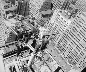 High Rise Building Construction Drucke: Construction Workers