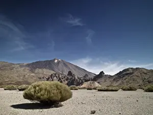 Spanish Desert Scenery Drucke: Volcano