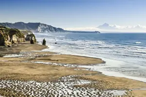 Low Tide Coastal Scenery Drucke: White Cliffs Beach at low tide, Mt