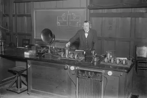 Wireless Communication Drucke: The new wireless language. Mr W Eccles, Professor of applied Physics and Electrical