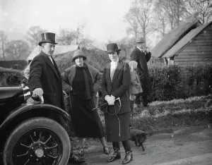 Nordkotswald treffen sich in Hinton nahe Evesham. Kapitän und Frau Mary Strickland und Miss Wyndham