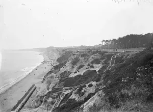 Monochrome Beach Scenes Drucke: Southbourne. 1925