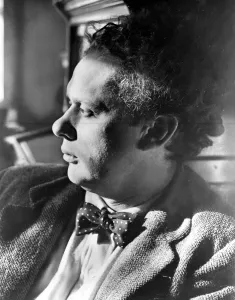 Dylan Thomas wurde am 27. Oktober 1914 in Swansea, Wales geboren. Nach der Schule