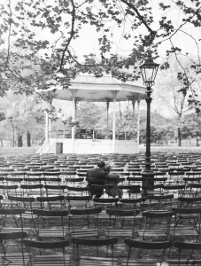 Liebende im Hyde-Park, Mai 1947 Liebe Paar Romantik für Valentinstag sein
