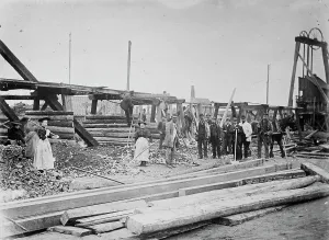 Late 19th Century Industry Drucke: Surface Workers, Dolcoath Mine, Camborne, Cornwall. 1890s