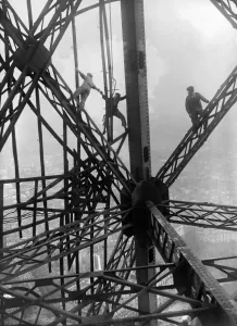 Eiffel Tower Construction Drucke: Fra-Eiffel Tower