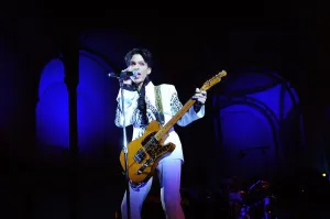 Der US-Sänger Prince spielt am 11. Oktober 2009 im Grand Palais in Paris.