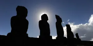 Easter Island Tourist Attractions Drucke: Chile-Easter Island-Eclipse-Preparation