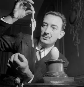 Drucke von Bild aus den 50ern des spanischen Malers Salvador Dali, einer der beliebtesten Maler des 20. Jahrhunderts, zeigt seine weiche Uhr'. Salvador Dali wurde 1904 in Figueras geboren und starb am 23 Salvador Dali Drucke: Salvador Dali 1950er