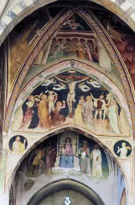 Ankündigung, Kreuzigung, Madonna Enthroned, Fresken aus der Schule von Giotto (14. Jahrhundert) Kloster Viboldone, San Giuliano Milanese, Lombardei, Italien.