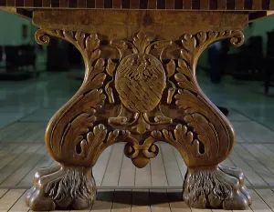 Renaissance Interior Design Drucke: Rectangular walnut table, made in Florence, Italy, 16th century, Detail