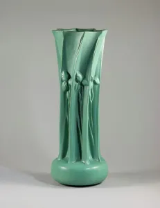 American Decorative Arts Drucke: Vase, designed c.1904 (glazed earthenware)