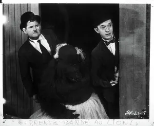Laurel Und Hardy Drucke: Laurel, Hardy und Affe - in Panott's Der Chimp , 1932