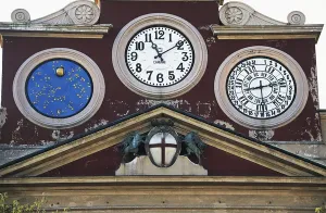 Astronomical Clock Drucke: Detail from clock with three faces from facade of Town Hall Palace