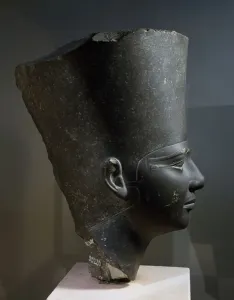 Old Kingdom Artifacts Drucke: Head of Pharaoh Userkaf, from the Solar Temple of Userkaf at Abusir, Old Kingdom (schist)
